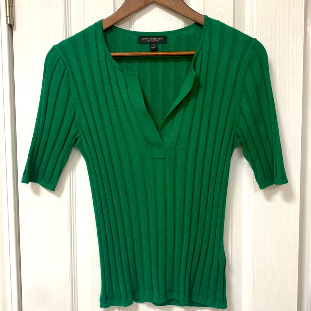 Banana Republic silk cashmere sweater. perfect condition! Small